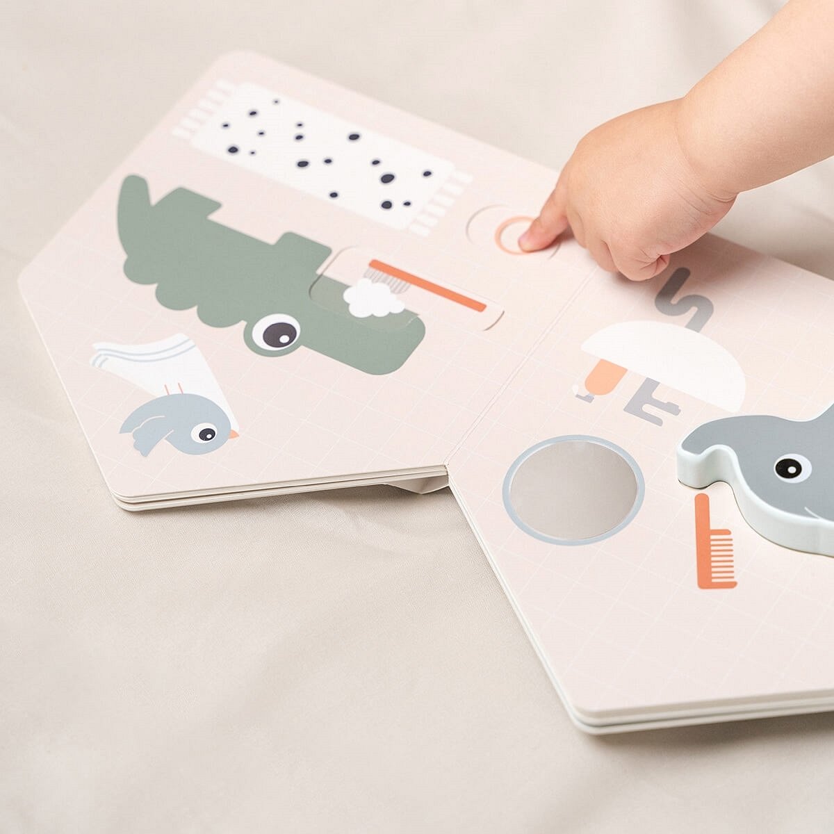 Done by Deer Książka Ruchome Obrazki Domek Słonika Elphee ab890aa3b45f44d5bd943c5680d21d6c