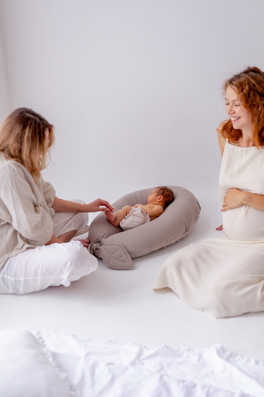 Puuki Nest Poduszka Ciążowa Uniwersalna Jasny Szary poduszka-ciazowa-uniwersalna-puuki-nest-kolor-czekolada_4