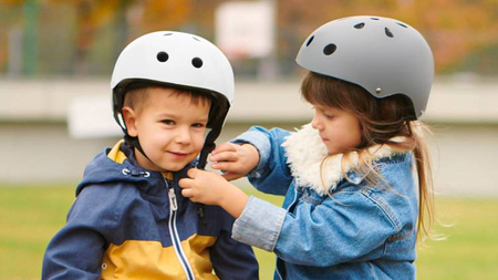 Kinderkraft Safety Kask z Naklejkami White