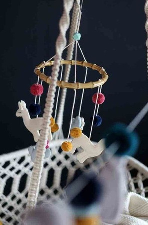 Kikadu Karuzela Na Drewnianej Obręczy Lama