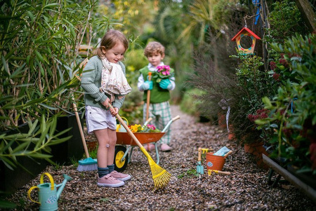 Janod Mały ogrodnik Szczotka do zamiatania turkusowa