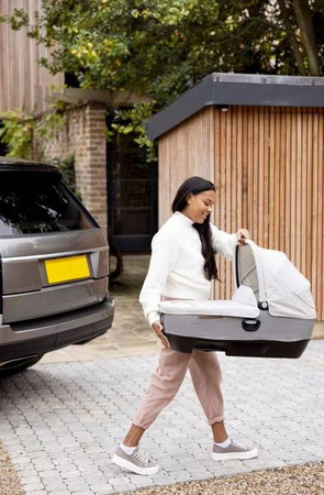 Joie Signature Calmi R129 Gondola z Możliwością Montażu w W Samochodzie Carbon