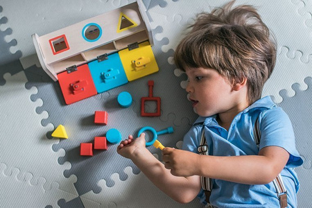 Janod Drewniany sorter z kluczykami Essentiel