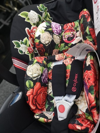 Cybex Cloud Z I-Size Fotelik Samochodowy 0-13 kg Spring Blossom Dark