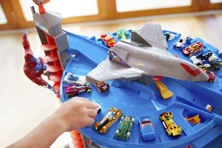 Hot Wheels City Super Mega Garaż + 4 Samochodziki FML03