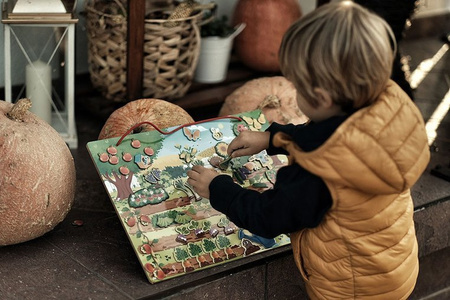 Janod Układanka drewniana magnetyczna z 70 magnesami Ogród