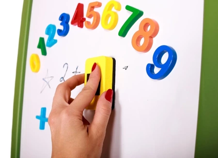 Babyhood BP-105G Tablica Magnetyczna Z Krzesełkiem Zielona