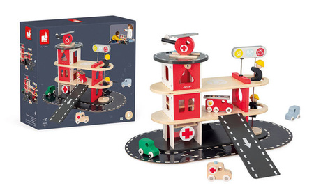Janod Drewniana remiza strażacka z 5 akcesoriami Bolid 2+