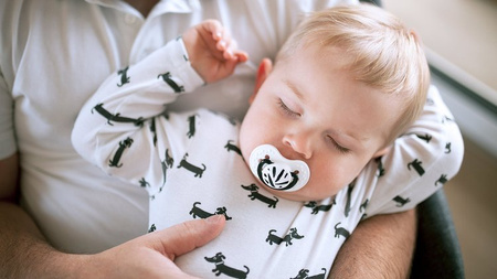 Lovi Dynamiczny Smoczek Uspokajający 18m+ Silikonowy 2szt. 22/880 Salt&Pepper