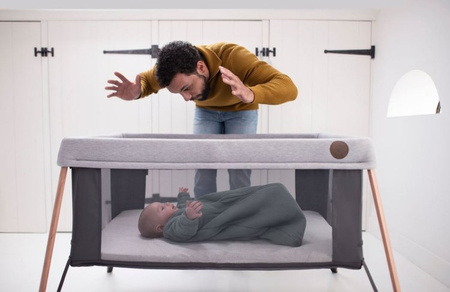Maxi-Cosi Kompaktowe Łóżeczko Podróżne Iris 2w1 Essential Grey
