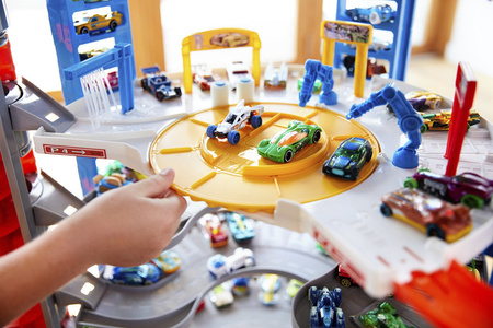 Hot Wheels City Super Mega Garaż + 4 Samochodziki FML03