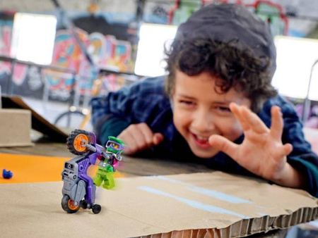 Lego City Klocki Wheelie na Motocyklu Kaskaderskim 60296