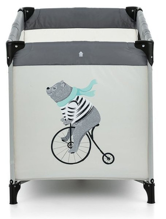Petite&Mars Nyja Łóżeczko Turystyczne z Torbą Do Przenoszenia Teddy Biker Grey