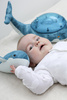 Cloud B Tranquil Whale Blue Family Lampka z Projekcją i Grzechotką Wieloryb Niebieski