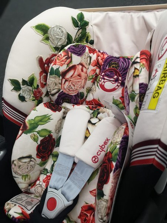 Cybex Cloud Z I-Size Fotelik Samochodowy 0-13 kg Spring Blossom Light