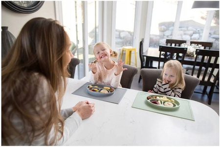 EZPZ Happy Mat Silikonowy Talerzyk z Podkładką 2w1 Pastelowa Zieleń