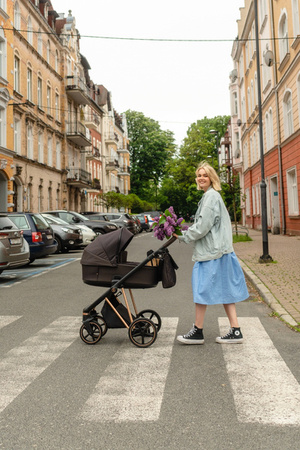 Roan Ivi 2.0 Vintage Wózek Głęboko-Spacerowy Marzipan + Cybex Aton B2 i-Size Fotelik Samochodowy 0-13kg + Baza One Volcano Black