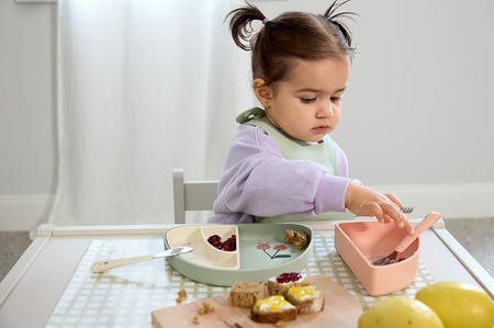 Lassig Zestaw silikonowych naczyń 3 el. Happy Fruit Cherry