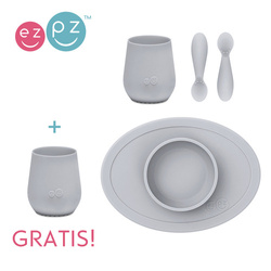 EZPZ Komplet pierwszych naczyń silikonowych First Foods Set pastelowa szarość + kubeczek Tiny Cup pastelowa szarość GRATIS