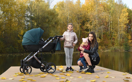 Kunert Tiaro Premium Wózek Głęboko-Spacerowy 2w1 Brąz + Krem Grafitowa Rama Koła Żelowe