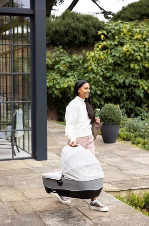 Joie Signature Calmi R129 Gondola z Możliwością Montażu w W Samochodzie Eclipse