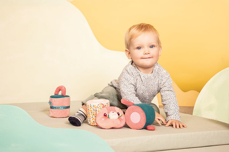 Lilliputiens Wałek dźwiękowy 4-elementowy Kotka Jeanne 6 m+