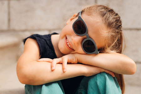 Beaba Okulary przeciwsłoneczne dla dzieci 4-6 lat Sunny - Mineral grey