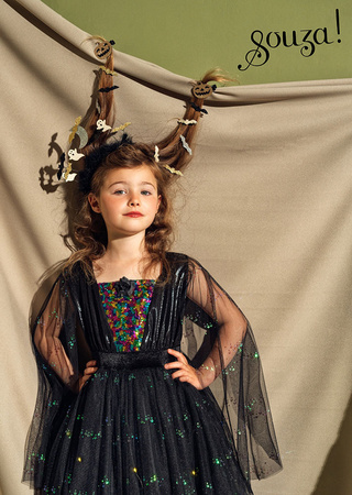 Souza! Kostium sukienka tiulowa z cekinami i lampkami LED czarownica Agatha 8-10 lat