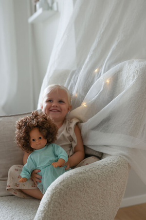 Skrallan Duża Lalka Interaktywna Lillan Brunetka