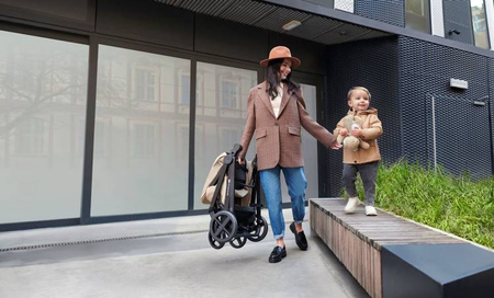 Kinderkraft Newly Wózek Wielofunkcyjny 3w1 Wózek Głęboko-Spacerowy + Fotelik Samochodowy 0-13kg + Adaptery Sand Beige