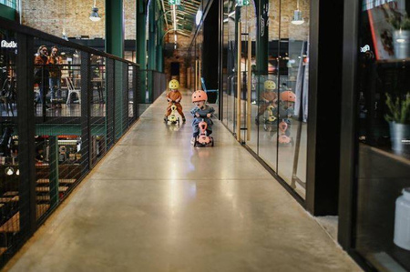 Scootandride Highwaykick 1 Jeździk i Hulajnoga 2w1 1-5 Lat + Scootandride Kask Dla Dzieci S-M Kiwi