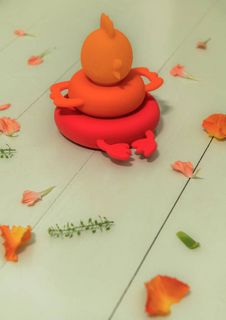 Lilliputiens Silikonowa piramida do kąpieli Kokoszka Paulette 12 m+