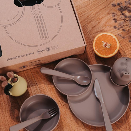 Dantoy TINY BIObased Zestaw naczyń Dinnertime Mokka