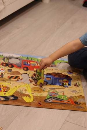 USZKODZONE OPAKOWANIE Mudpuppy Puzzle podłogowe Plac budowy z unikalnymi kształtami 25 elementów 2+