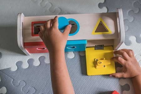 Janod Drewniany sorter z kluczykami Essentiel