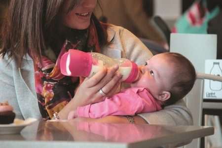 B.Box Butelka dla niemowląt z dozownikiem 240 ml Zielony