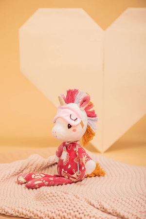 Lilliputiens Przytulanka do spania z elementami fluorescencyjnymi Jednorożec Lena 6m+