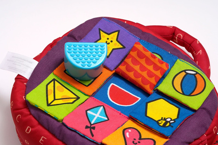 Training2s Zabawka Edukacyjna - Sorter Z Klockami Kształty