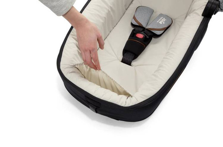 Joie Signature Calmi R129 Gondola z Możliwością Montażu W Samochodzie Carbon + Joie i-Base Encore Baza Obrotowa