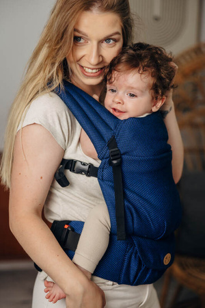 LennyLamb Moje Pierwsze Nosidełko LennyLight, splot jodełkowy, 100% bawełna - Kobalt