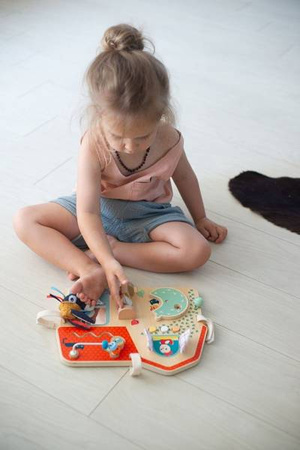 Lilliputiens Drewniana Tablica Manipulacyjna Farma 9m+