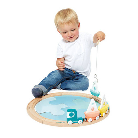 Janod Pociąg Drewniany z Torami, Łódkami i Makieta Jeziora Bolid