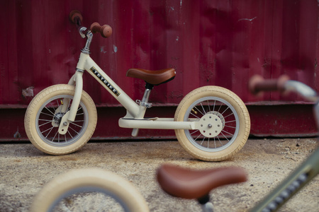 Trybike Pierwszy Rowerek Dziecięcy Biegowy Kremowy