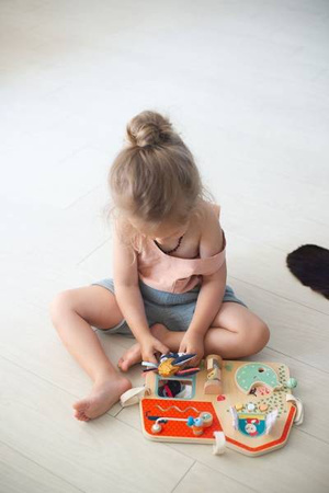 Lilliputiens Drewniana Tablica Manipulacyjna Farma 9m+