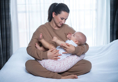 Motherhood Classics Fasolka Poduszka Do Karmienia Różowa 2023