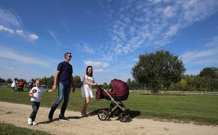 Kunert Mila Premium Wózek Głęboko-Spacerowy 2w1 Czarny Złota Rama Koła Żelowe