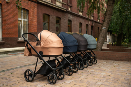 Roan Ivi 2.0 Vintage Wózek Głęboko-Spacerowy Lobster + Cybex Aton B2 i-Size Fotelik Samochodowy 0-13kg + Baza One Volcano Black