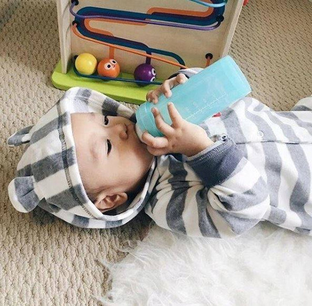 TwistShake Butelka Antylkolkowa 180 ml 0m+ Pastel Blue