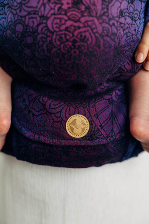 LennyLamb Nosidełko LennyLight z Tkaniny Żakardowej 100% Bawełna Dzikie Wino Bouquet