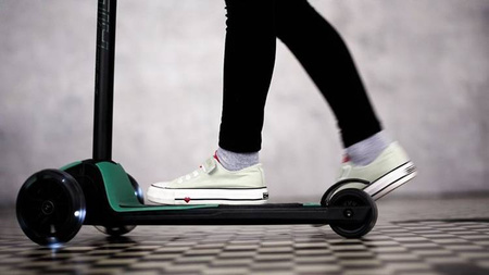 Scootandride Highwaykick 5 LED Hulajnoga Składana Ze Świecącymi Kółkami 5+ Forest